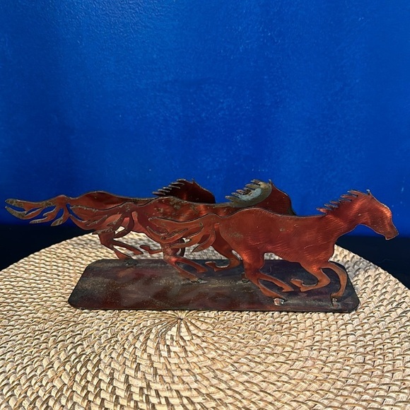 Unsigned 3D Western Copper Metal 3 Horse Art Sculpture on Base 14.5” W x 4.5” T - Picture 4 of 5